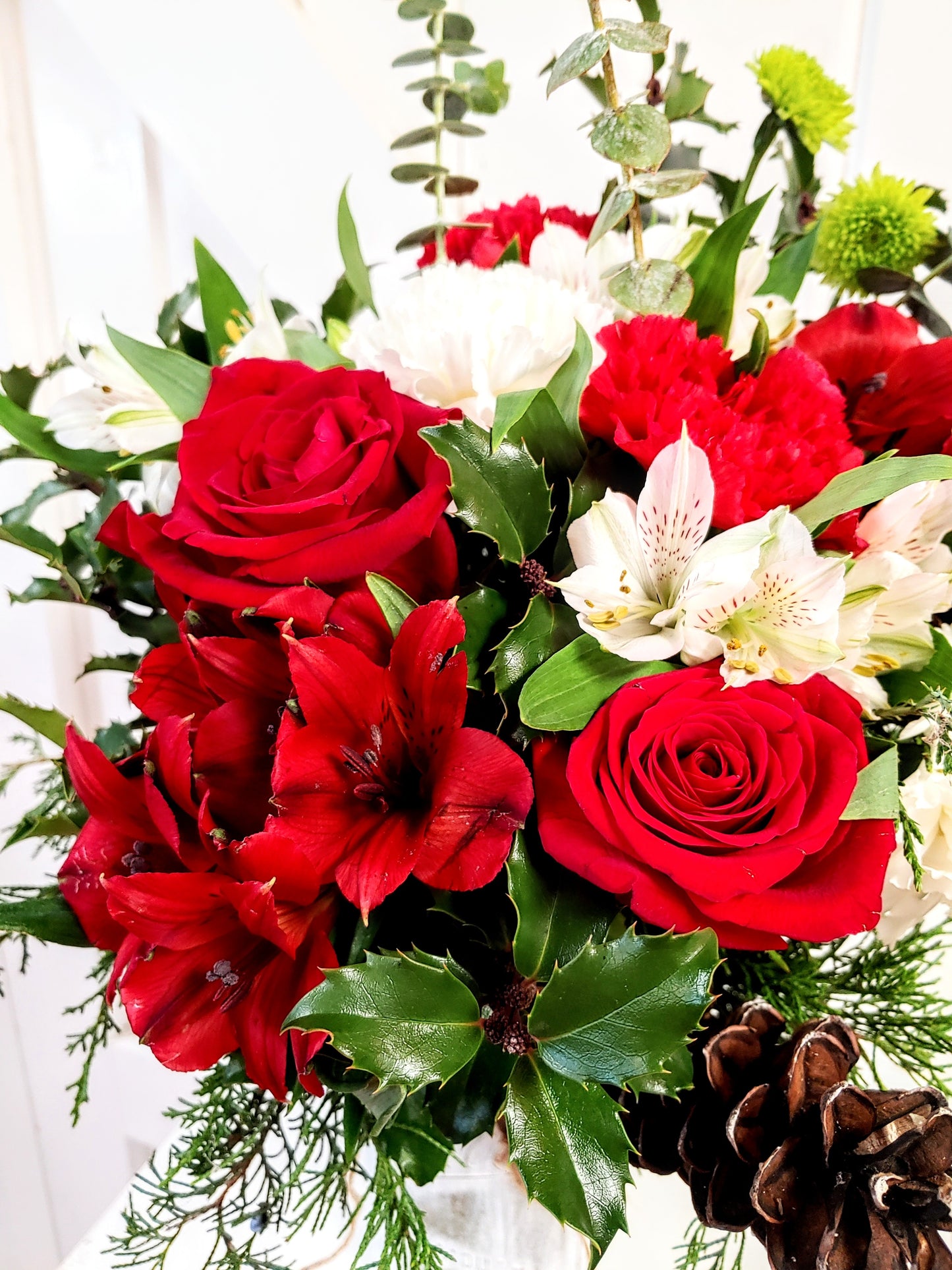 Distressed Mason Jar Christmas Arrangement