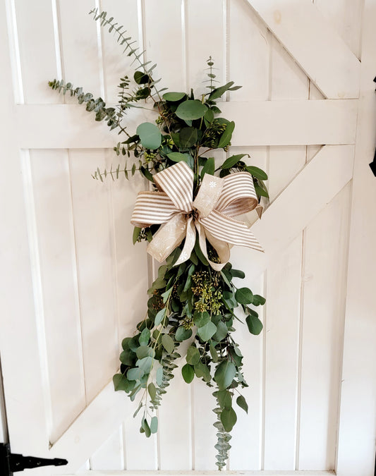 Vertical Fresh Mixed Eucalyptus Swag