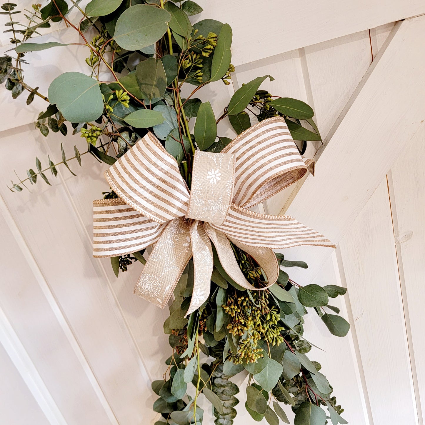 Vertical Fresh Mixed Eucalyptus Swag