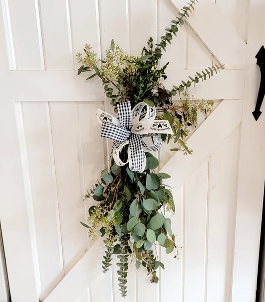 Vertical Fresh Mixed Eucalyptus Swag