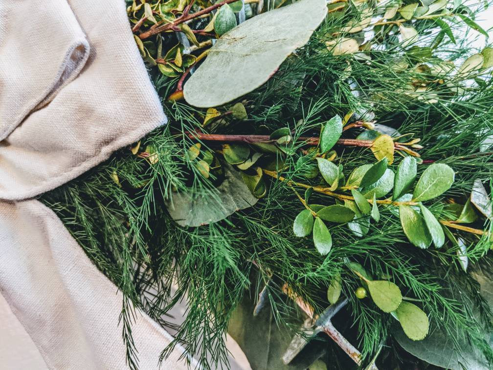 Fresh Eucalyptus Boxwood Wreath for window and door with white bow, Green Wreath, Rustic Wreath, Farmhouse Wreath, Wedding Wreath